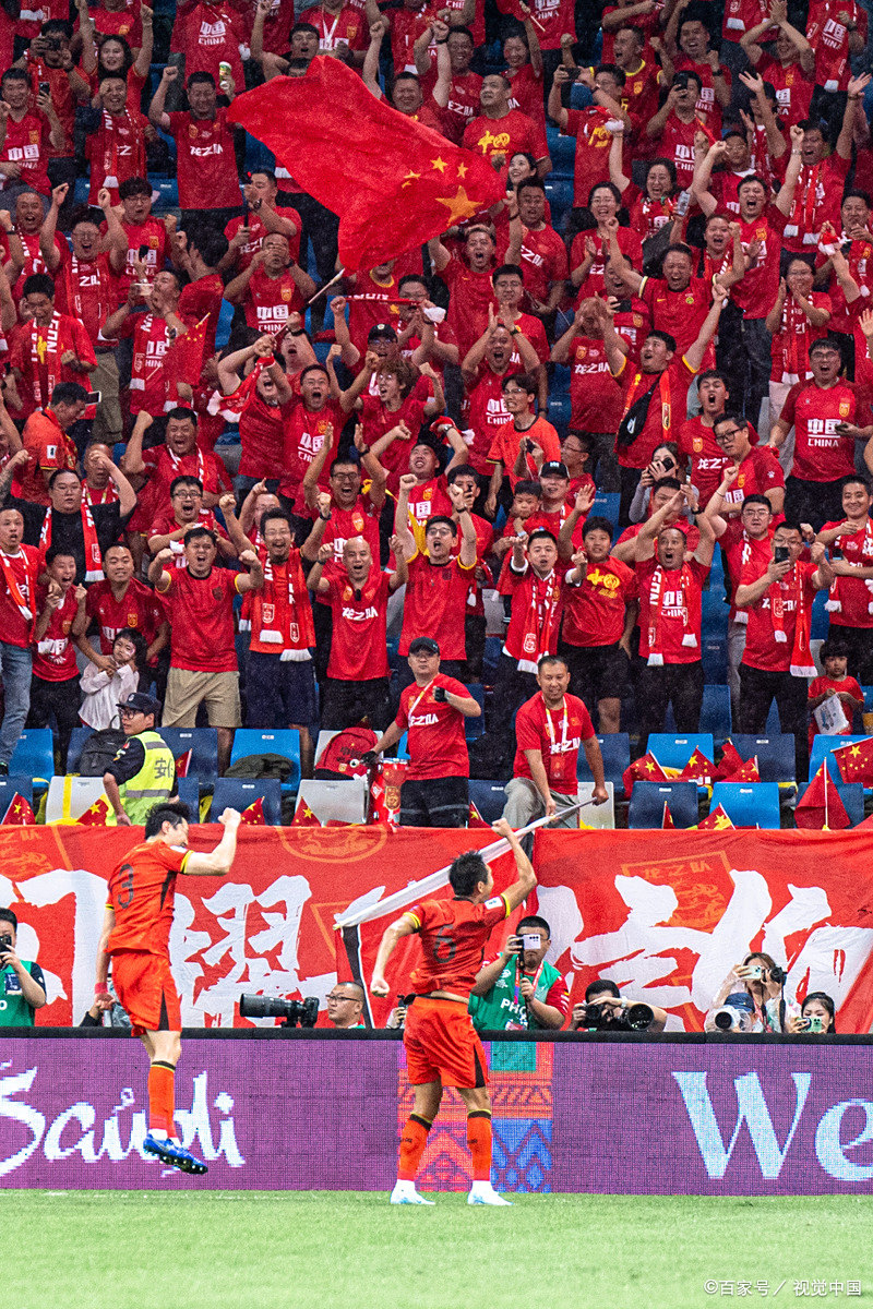 九游官方-包含中国足球盛况空前，球场气氛热烈的词条