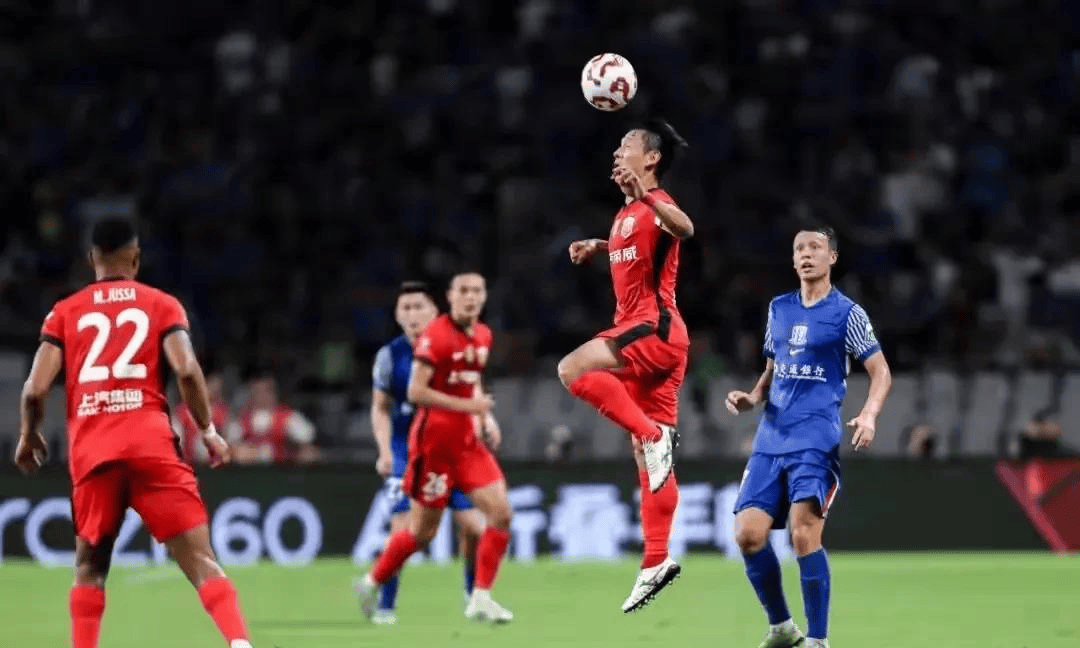 足球场上新意盎然,赛事反转争议不断的简单介绍 足球场上新意盎然,赛事反转争议不断的简单介绍